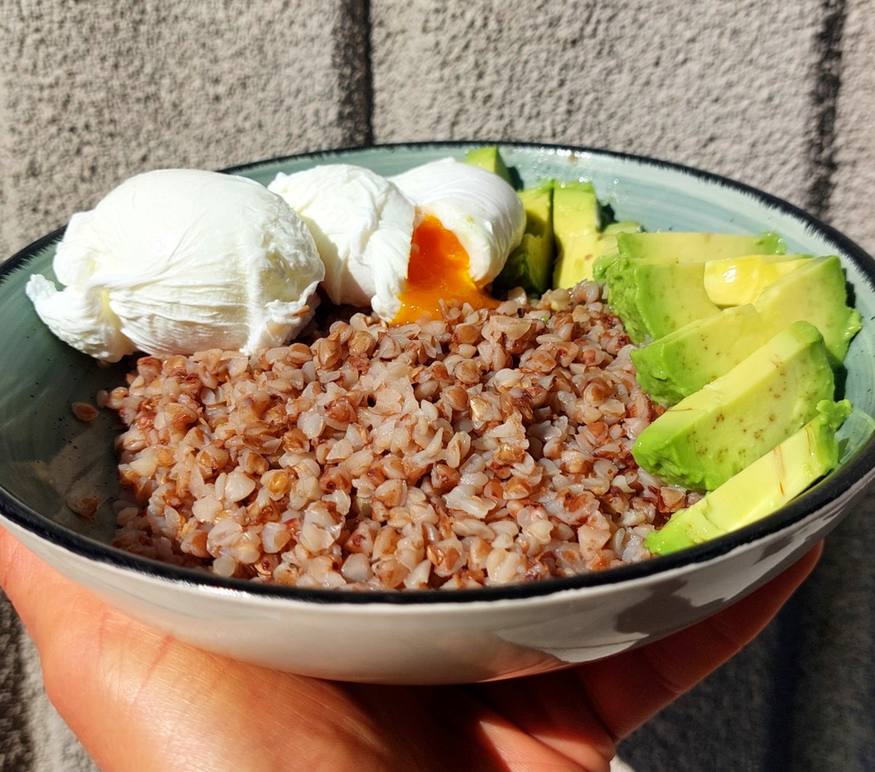 Power Bowl: Kasha, Poached Egg & Avocado
